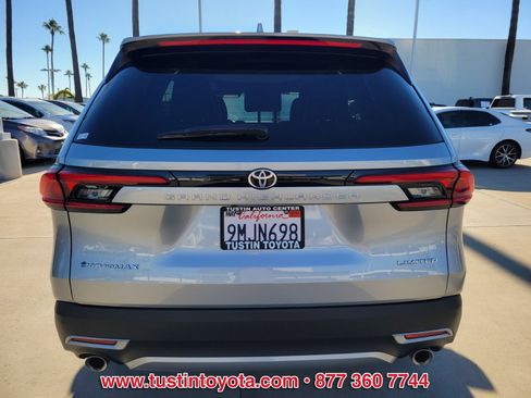 Used 2024 Toyota Grand Highlander image 5