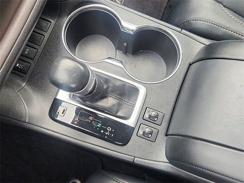 Used 2017 Toyota Highlander XLE image 15