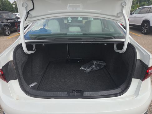 Certified 2024 Volkswagen Jetta SE FWD image 9