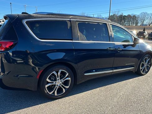Used 2024 Chrysler Pacifica Pinnacle image 8