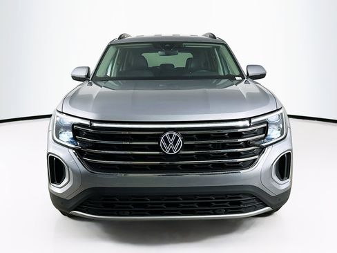 Used 2025 Volkswagen Atlas SE image 2