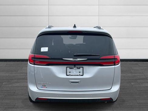 New 2026 Chrysler Pacifica Pinnacle image 4
