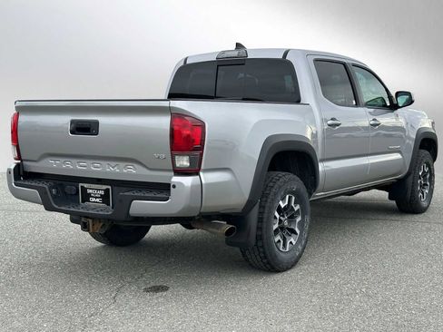 Used 2018 Toyota Tacoma SR image 3