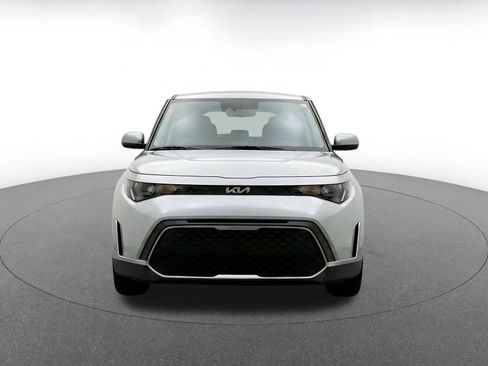 Used 2025 Kia Soul LX w/ LX Technology Package FWD image 2