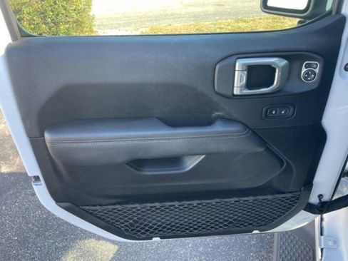 Used 2021 Jeep Gladiator Overland image 36