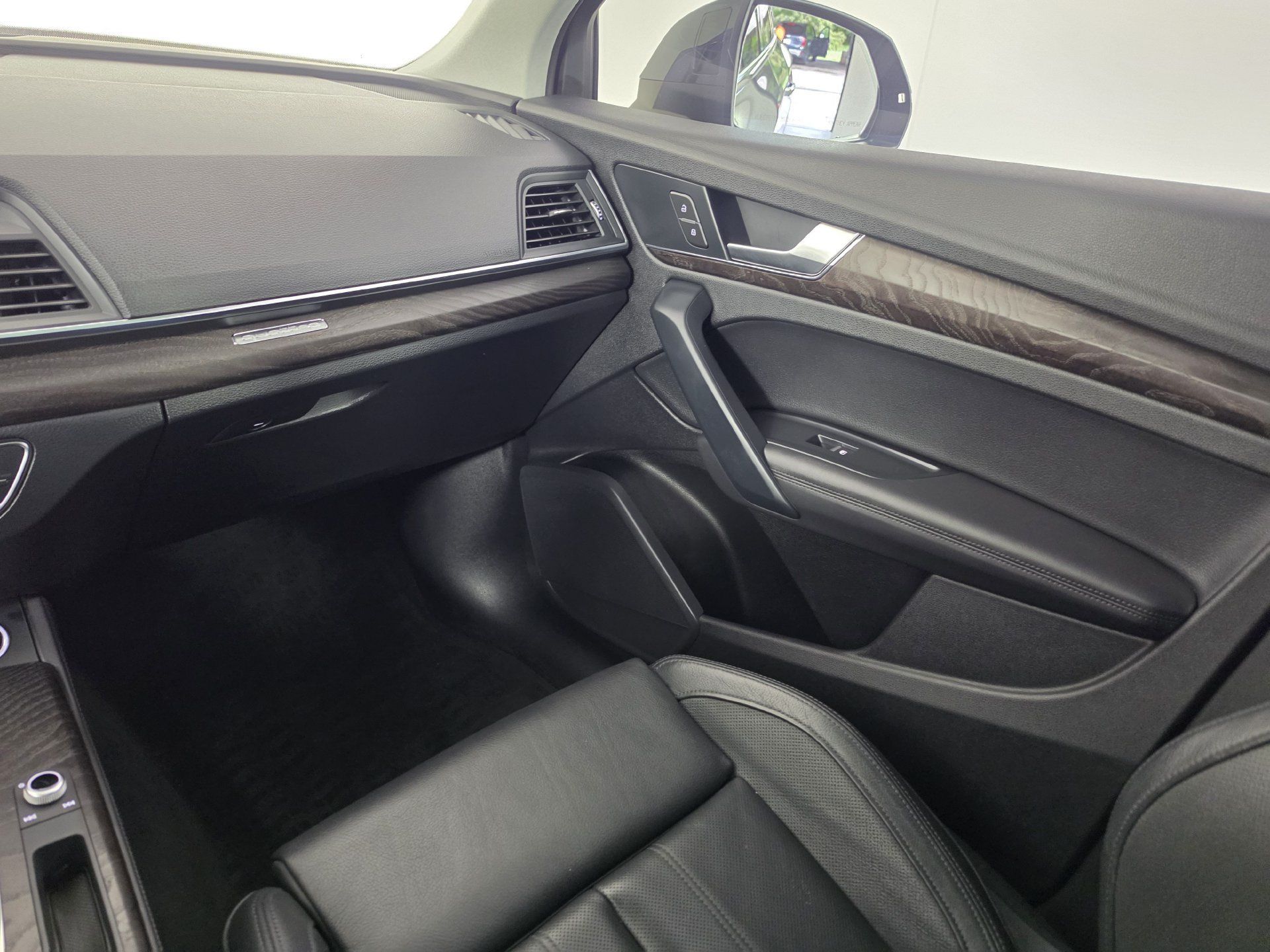 Used 2020 Audi Q5 Premium w/ Premium Plus Package AWD/4WD image 25