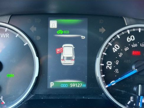 Used 2022 Toyota RAV4 XLE w/ Convenience Package AWD/4WD image 12