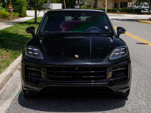 Used 2025 Porsche Cayenne GTS AWD/4WD image 24
