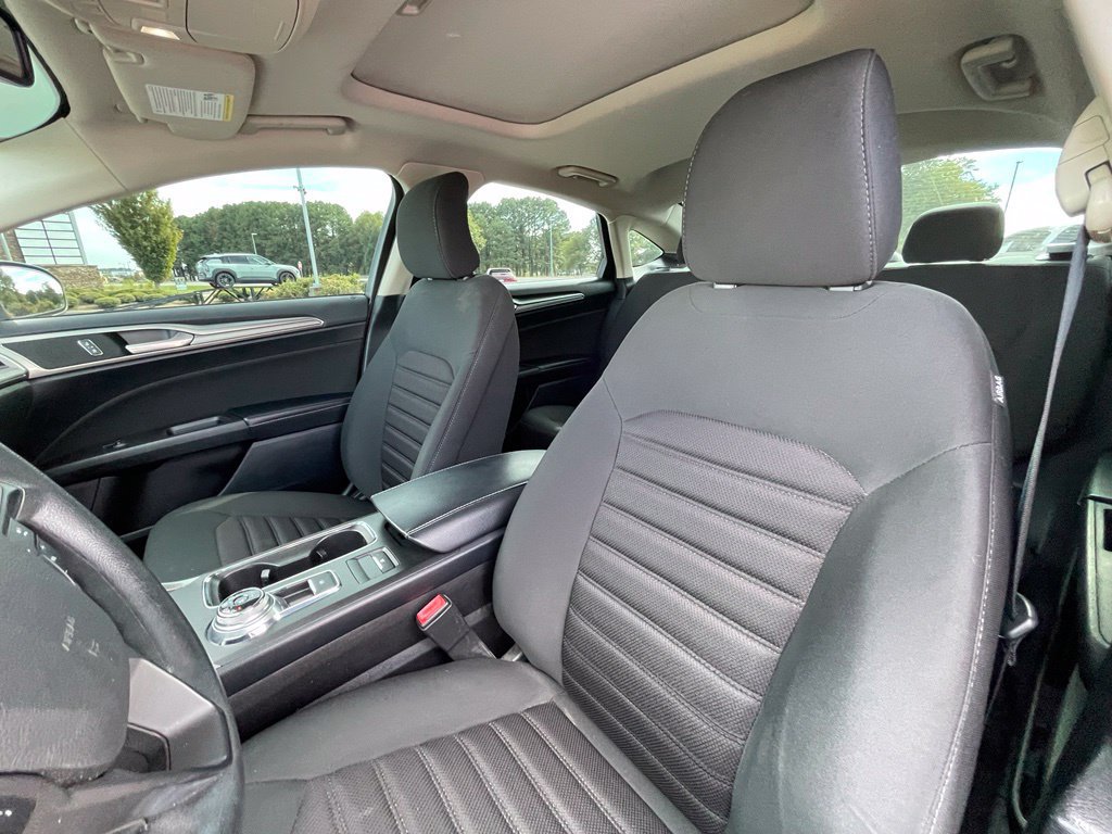 Used 2019 Ford Fusion SE FWD image 21