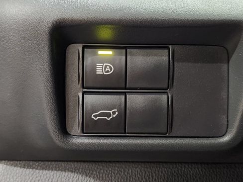 Used 2022 Toyota Highlander XLE FWD image 36