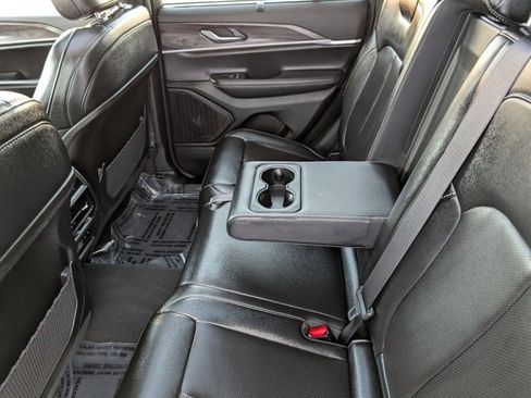 Used 2024 Jeep Grand Cherokee Limited w/ Luxury Tech Group II image 21