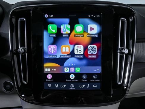 Certified 2026 Volvo XC40 B5 Plus AWD/4WD image 17
