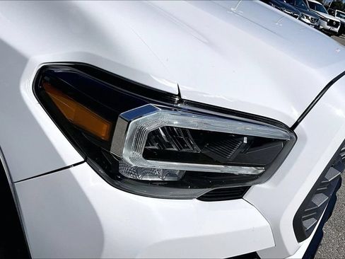 Certified 2023 Toyota Tacoma TRD Off-Road AWD/4WD image 33