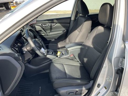 Used 2019 Nissan Rogue SV image 10