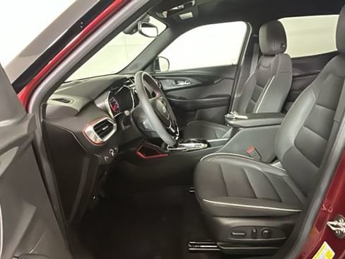 Used 2023 Chevrolet TrailBlazer RS w/ Sun and Liftgate Package FWD image 11