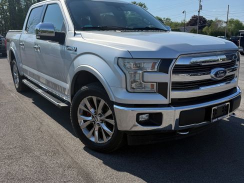 Used 2017 Ford F150 Lariat w/ Equipment Group 502A Luxury AWD/4WD image 4