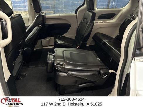 Used 2024 Chrysler Pacifica Touring-L image 21