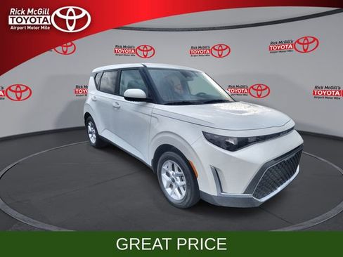 Used 2024 Kia Soul LX w/ Option Group 015 FWD image 2