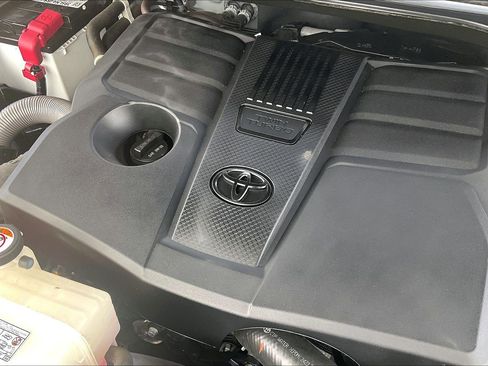 Used 2024 Toyota Tundra Platinum AWD/4WD image 36