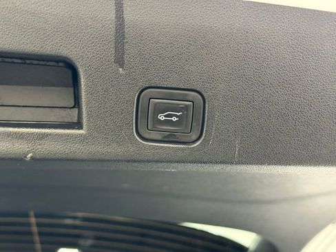 Used 2025 GMC Acadia Elevation image 5