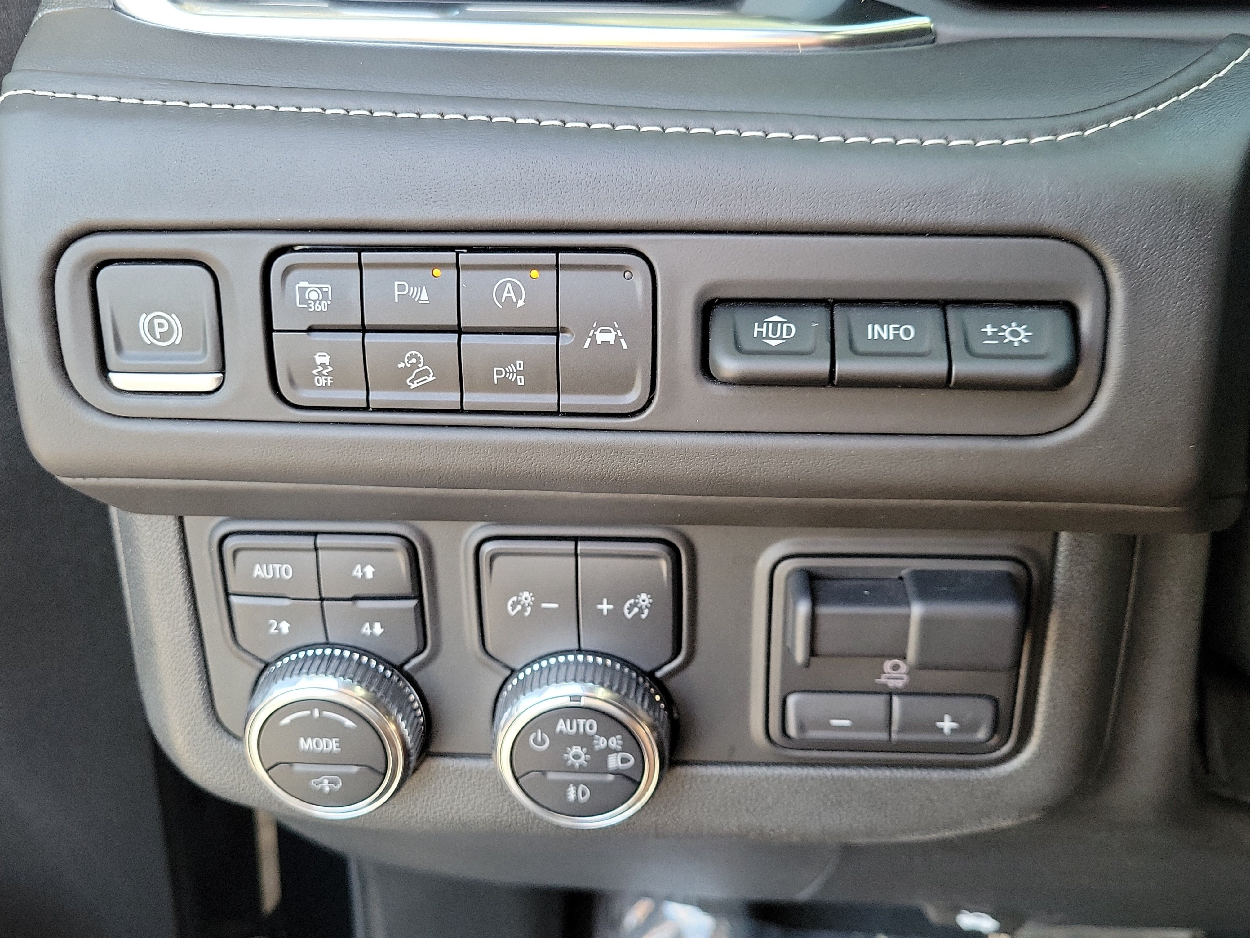 Used 2024 GMC Yukon Denali Ultimate AWD/4WD image 19