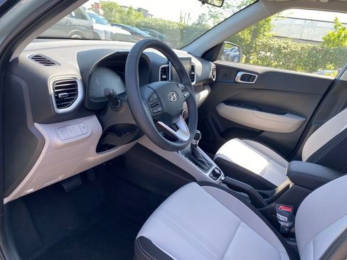 New 2026 Hyundai Venue SEL FWD image 9