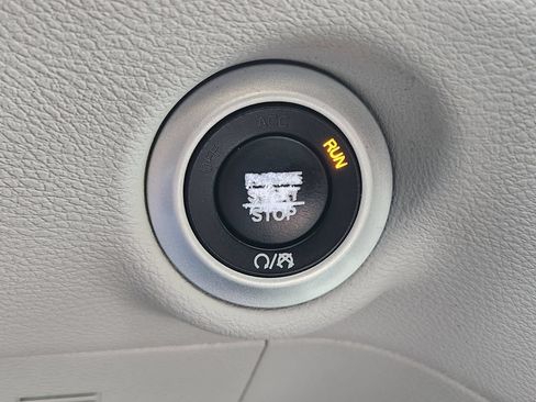 Used 2020 Chrysler Voyager L FWD image 20