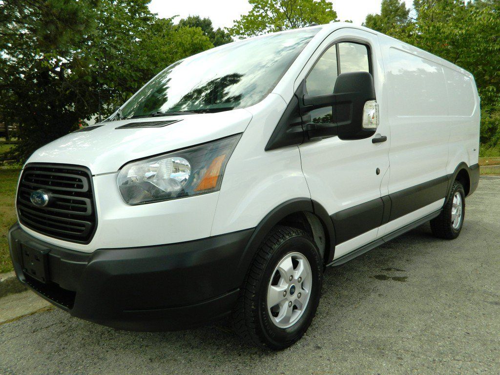 Used 2019 Ford Transit 250 130 Low Roof RWD image 1