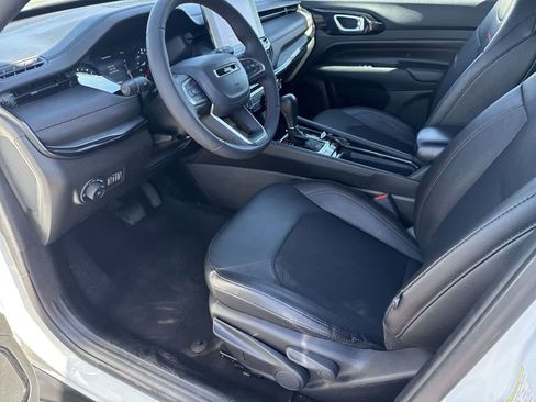 Used 2024 Jeep Compass Trailhawk AWD/4WD image 16