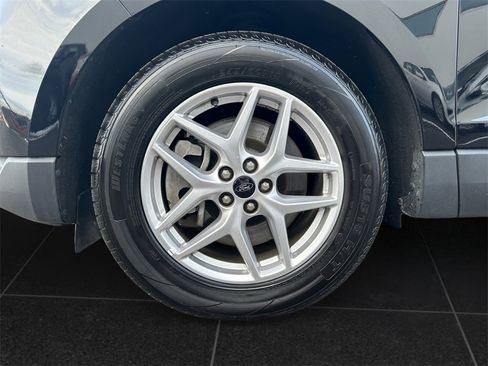 Used 2023 Ford Edge SEL image 9