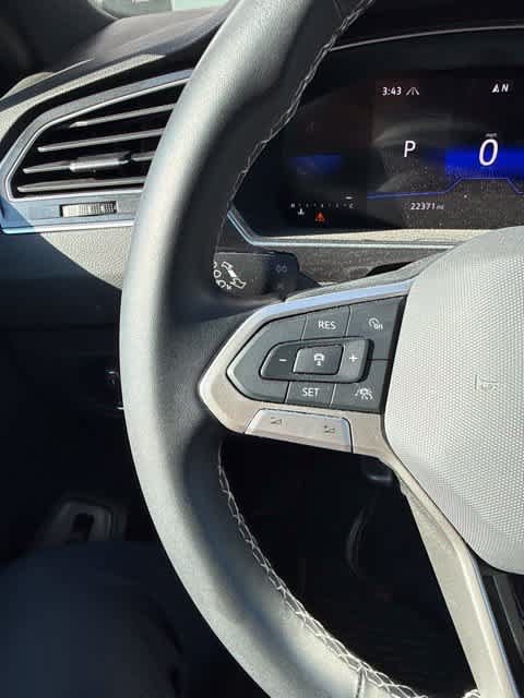 Used 2024 Volkswagen Tiguan SE AWD/4WD image 16
