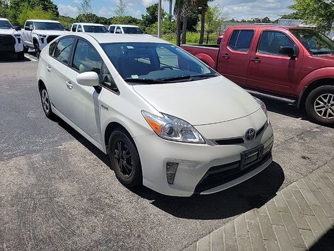 Used 2015 Toyota Prius Two image 2