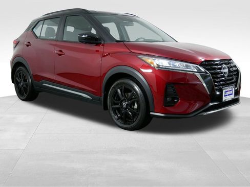 Used 2023 Nissan Kicks SR image 2