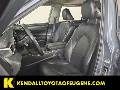Used 2023 Toyota Highlander Limited AWD/4WD image 25