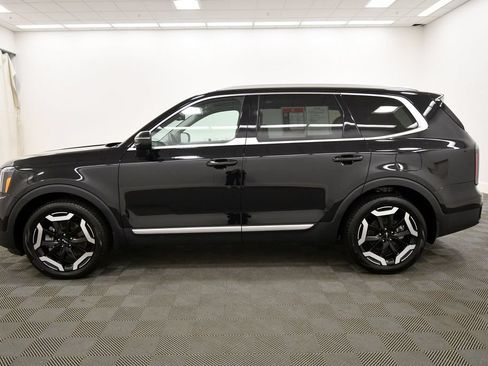 Certified 2025 Kia Telluride EX w/ EX Captain's Chair Package AWD/4WD image 4