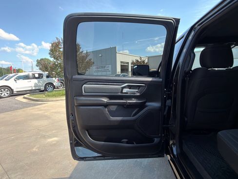 Used 2022 RAM 1500 Big Horn AWD/4WD image 23