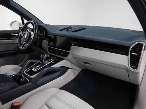 Certified 2023 Porsche Cayenne AWD/4WD image 21