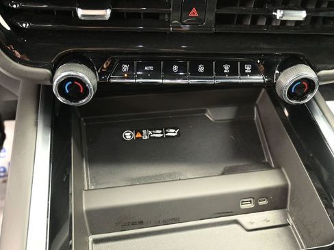 Used 2025 Chevrolet Tahoe LT image 32