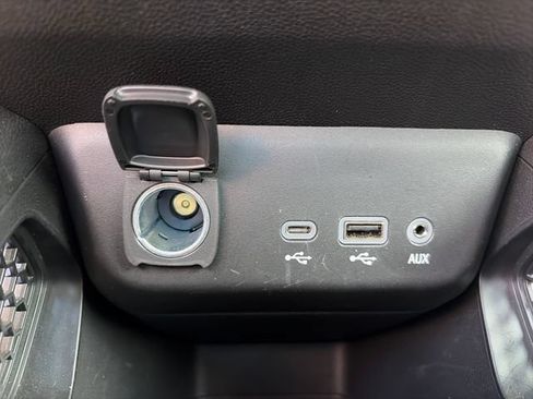 Used 2022 Chevrolet TrailBlazer RS w/ Sun and Liftgate Package AWD/4WD image 17