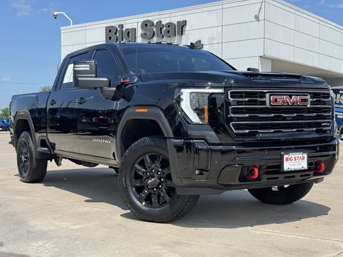 Used 2025 GMC Sierra 2500 AT4 AWD/4WD image 2
