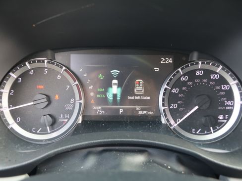 Used 2023 Toyota Highlander XLE image 18