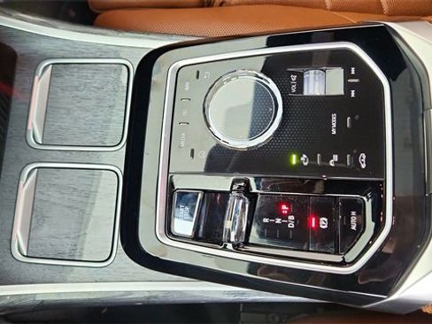 Used 2023 BMW i7 xDrive60 image 49