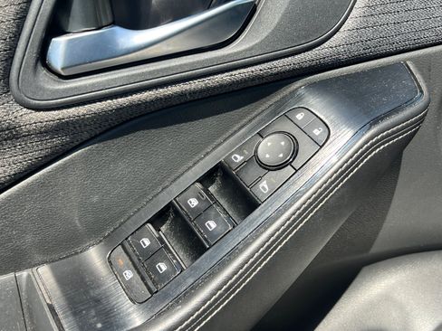 Used 2022 Nissan Rogue SV AWD/4WD image 16