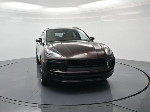 Certified 2023 Porsche Macan image 33