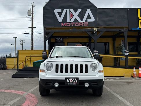 Used 2017 Jeep Patriot Sport w/ Power Value Group FWD image 2