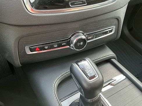 Used 2020 Volvo XC90 T5 Momentum w/ Protection Package Premier image 26