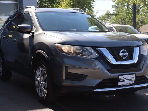 Used 2017 Nissan Rogue S w/ S Appearance Package AWD/4WD image 6