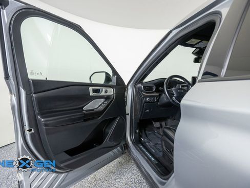 Used 2020 Ford Explorer Platinum w/ Premium Technology Package AWD/4WD image 9