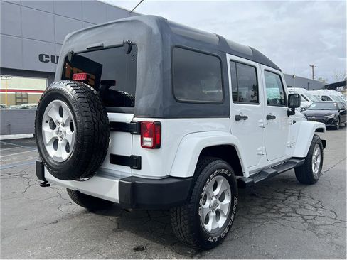 Used 2015 Jeep Wrangler Unlimited Sahara w/ Connectivity Group image 27