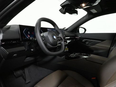 Used 2026 BMW 530i xDrive w/ Premium Package image 15